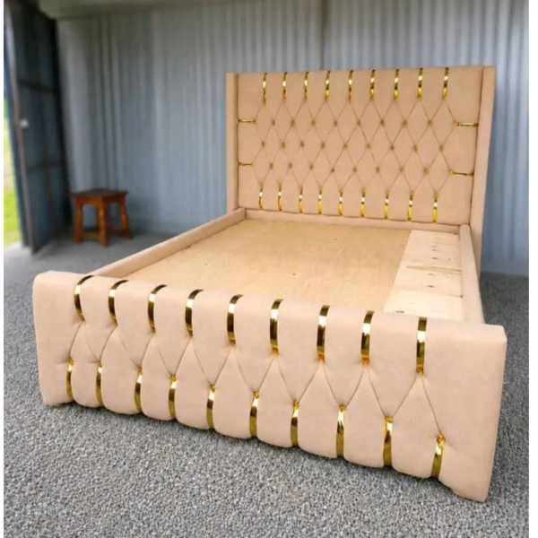Cordova 6 by 6 classic chester bed